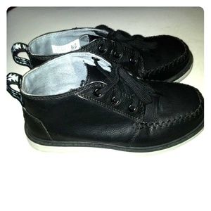 Tom's boys shoes